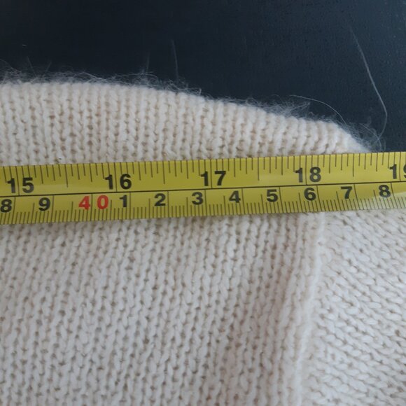 Bay Club SZ M Cream Silk, Angora Rabbit, Nylon & Lambswool Turtleneck Sweater - Picture 8 of 16